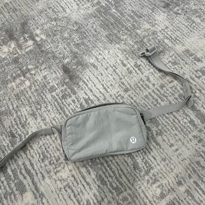 Lululemon mini Fanny pack barley used in great condition